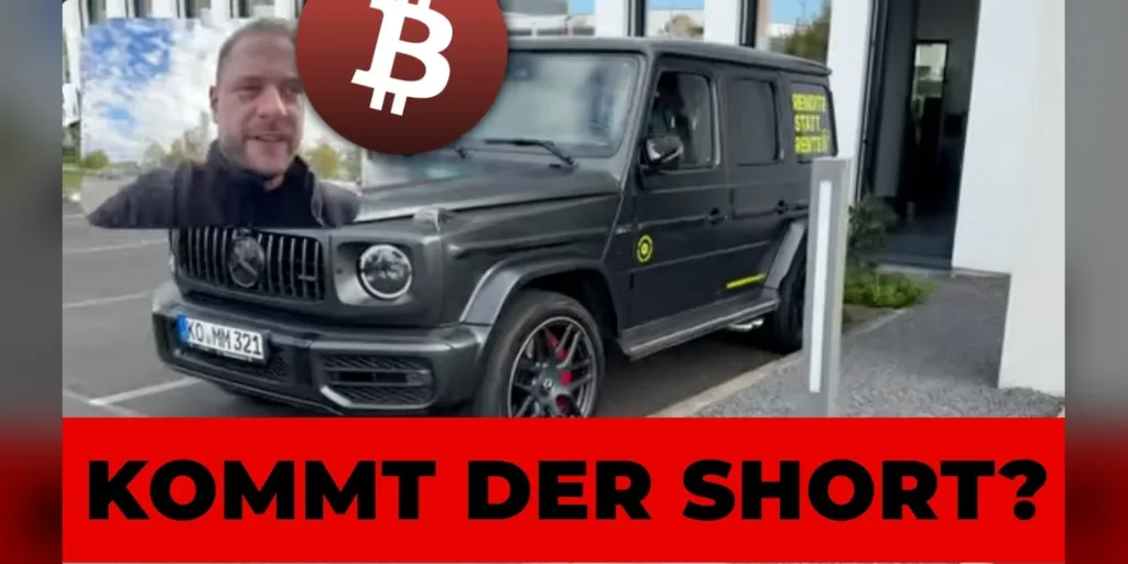 Florian Sondershausen vor einem schwarzen Geländewagen mit Bitcoin-Symbol und dem Schriftzug Kommt der Short?
